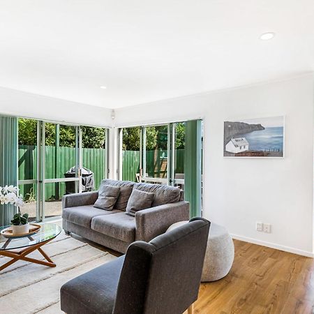 Private And Sunny 3-Bedroom Home With Parking Auckland Exterior foto