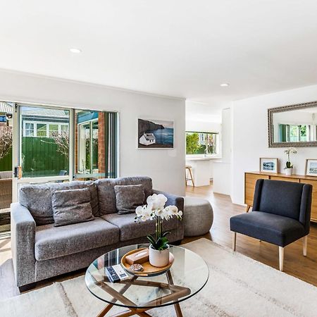 Private And Sunny 3-Bedroom Home With Parking Auckland Exterior foto